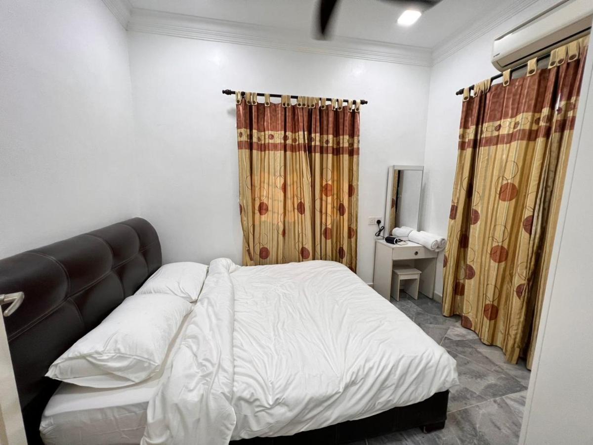 Bearbrick Homestay With Pool Port Dickson Ngoại thất bức ảnh