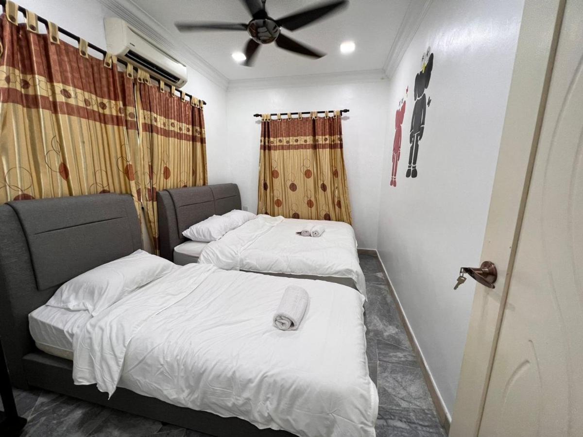 Bearbrick Homestay With Pool Port Dickson Ngoại thất bức ảnh