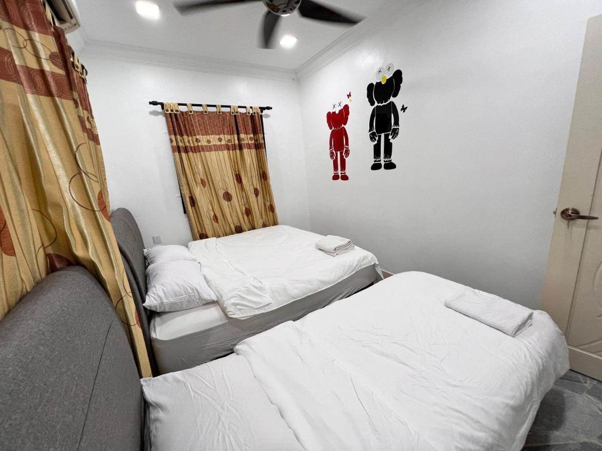 Bearbrick Homestay With Pool Port Dickson Ngoại thất bức ảnh